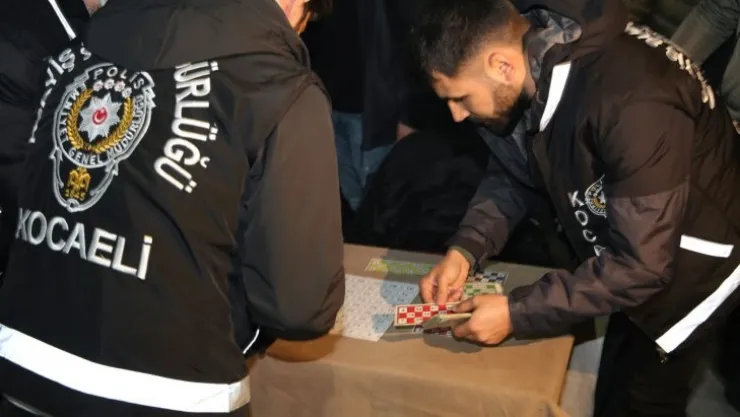 Yapılan denetimlerde aranan 4 şahıs yakalandı