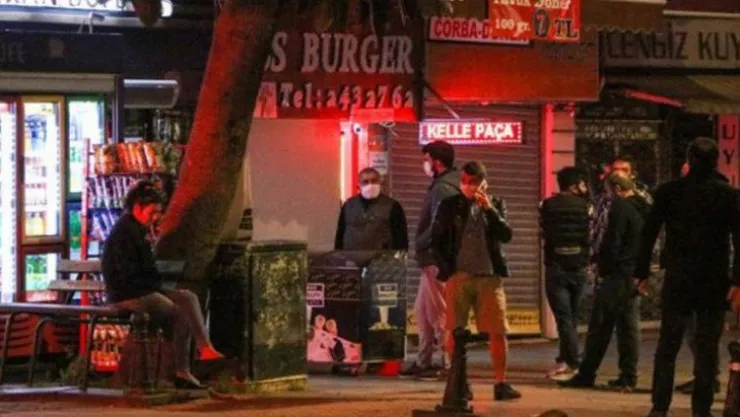 Yasak bitti büfe ve benzin istasyonlarına akın ettiler!