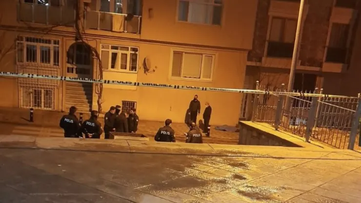 Yaşlı adam kaldırımda ölü bulundu