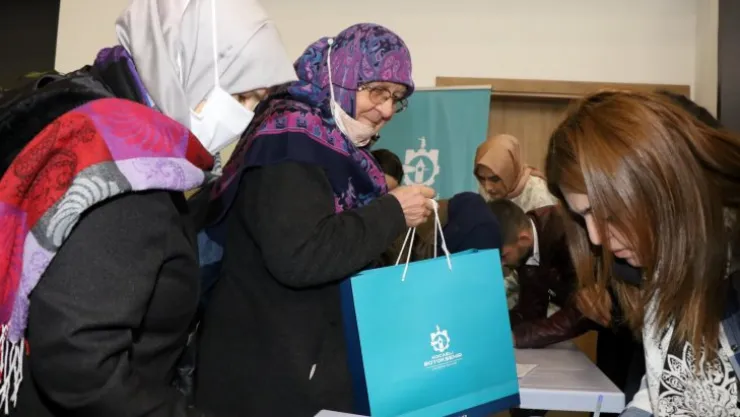 Yaşlı bireylere bulmaca seti hediye