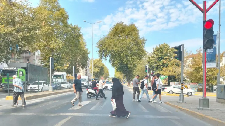 Yaya geçitlerinde yayalar tehlikede