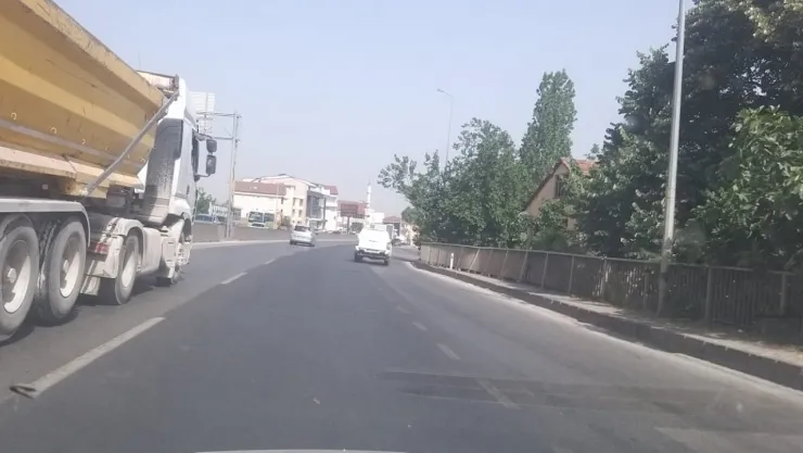 Yayalar bu yolda tehlike altında