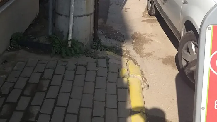 Yayalar bu yoldan nasıl geçecek?