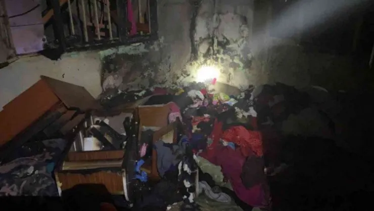 Yere düşen mum odayı yaktı!