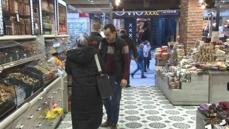Yılbaşı öncesi kuruyemişçilere akın ettiler