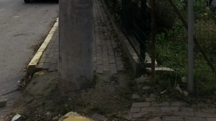 Yok artık! Direği bakın nereye dikmişler?