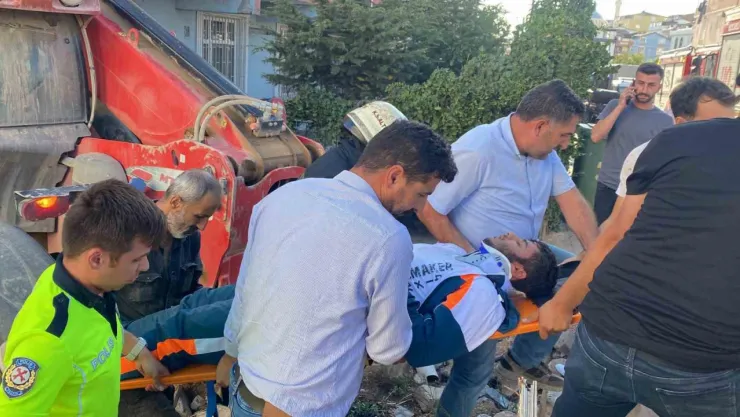 Yokuşta aşağı inerken kontrolden çıkan iş makinesi dehşet saçtı: 2'si çocuk 4 yaralı