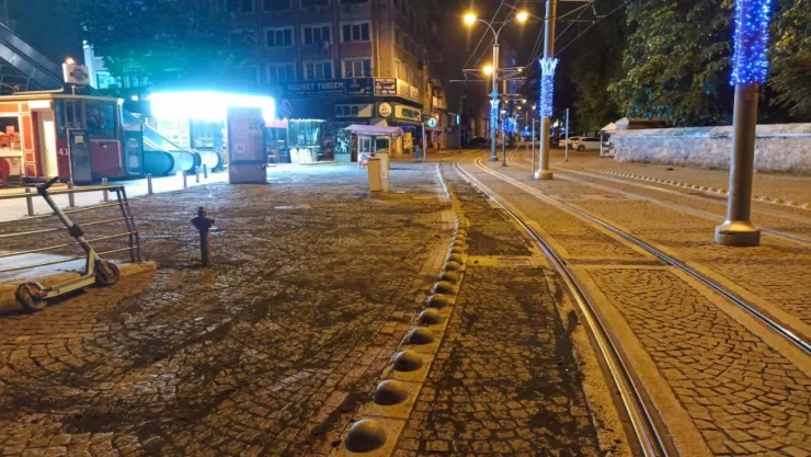 Yol Bakım Timi gece geç saatlerde de yollarda