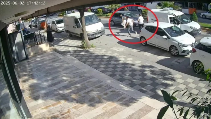 Yol vermeyen 3 maganda anne ile oğluna saldırdı, 5 yaşındaki çocuklar da yaralandı