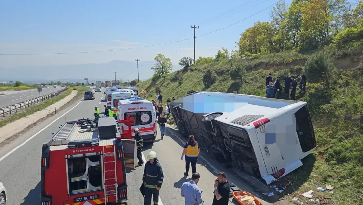 Yolcu otobüsü devrildi: 1 ölü, 2 yaralı