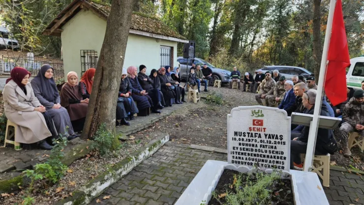 Yüksekova şehidi Gölcük'te kabri başında dualarla anıldı