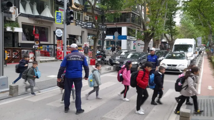 Zabıtadan okul önlerinde trafik haftası etkinliği