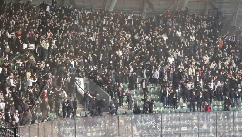 Beşiktaş tribünü karıştı!