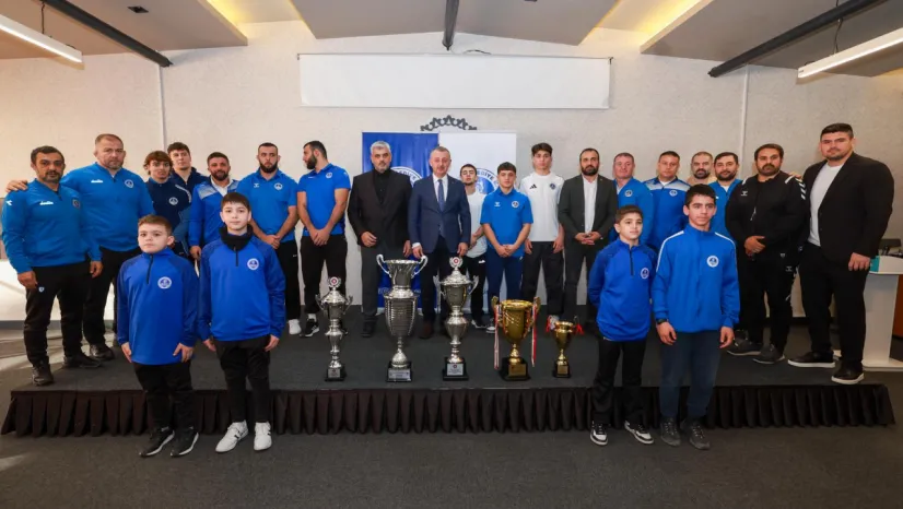 Büyükakın, Kağıtspor'un başarılı sporcularını tebrik etti