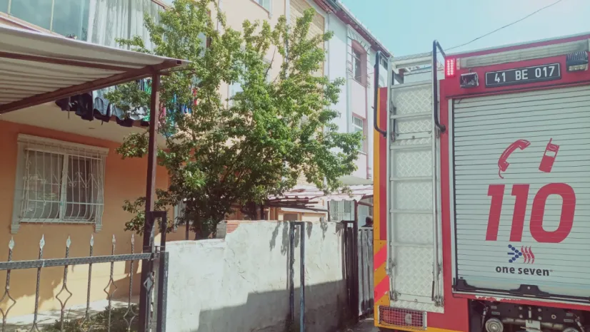 Çatı yangını itfaiyeyi alarma geçirdi