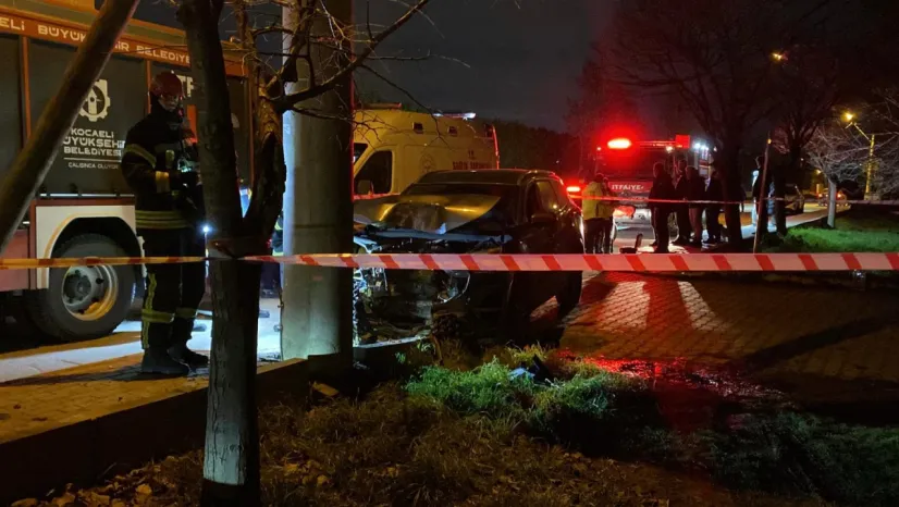 Direğine çarpan araç hurdaya döndü: 1 yaralı