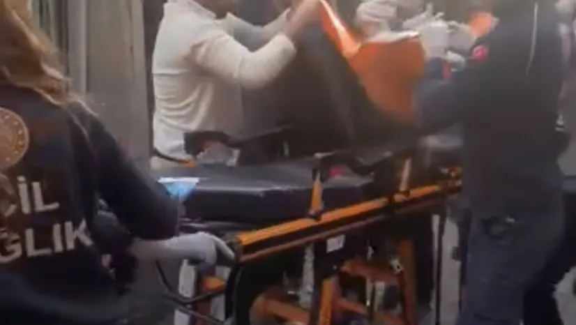 Dükkanının önünde uğradığı silahlı saldırıda yaralandı