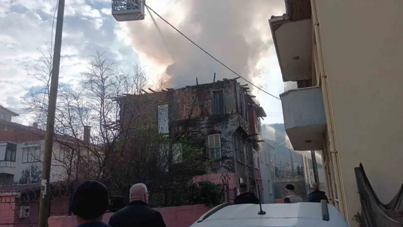 Ev sahibi uyurken elektrikli sobadan yangın çıktı