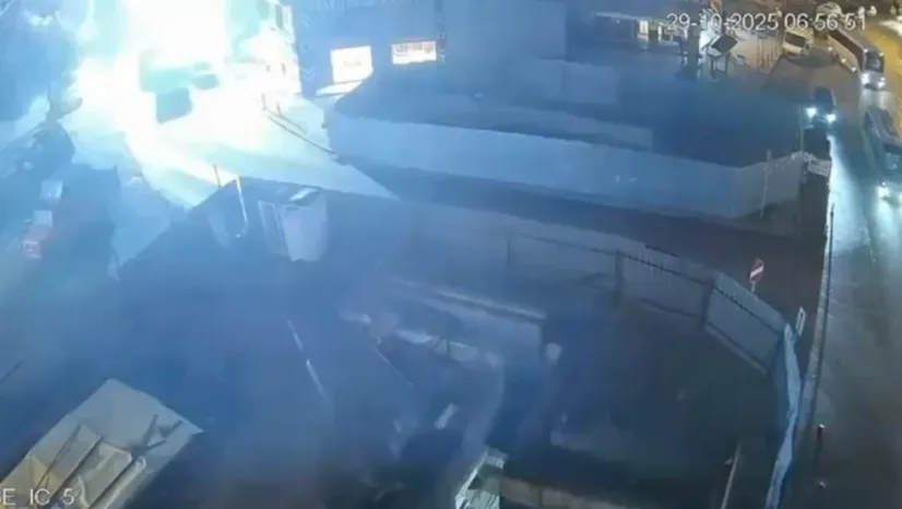 Gebze'deki binanın yıkılma anı kamerada