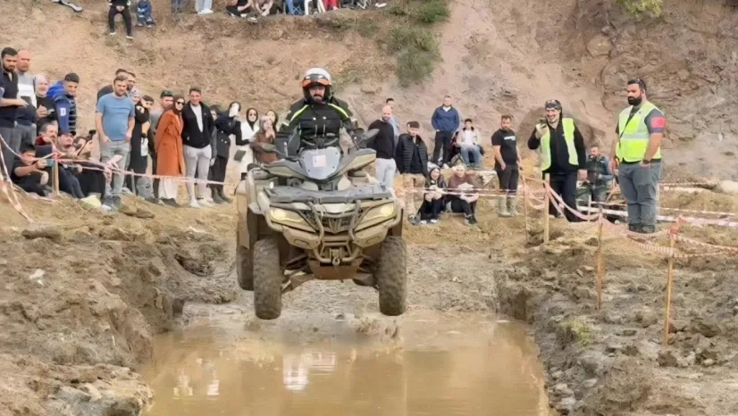 ATV tutkunları zorlu parkurda mücadele etti