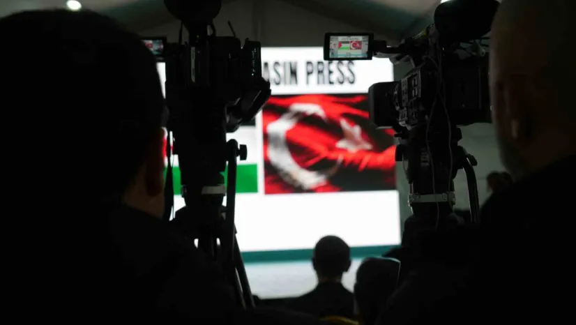 İsrail'in saldırısında bacağını kaybeden Gazzeli gazeteci meslektaşlarına seslendi