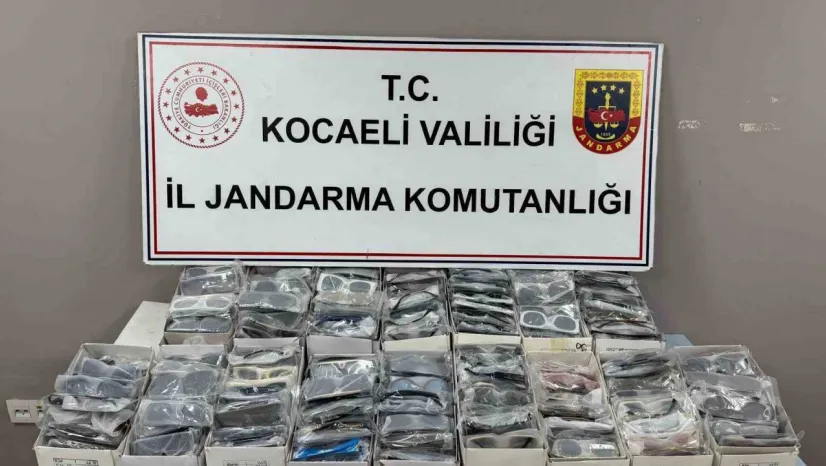Kocaeli'de 2,6 milyon TL'lik kaçak gözlük ve tütün operasyonu