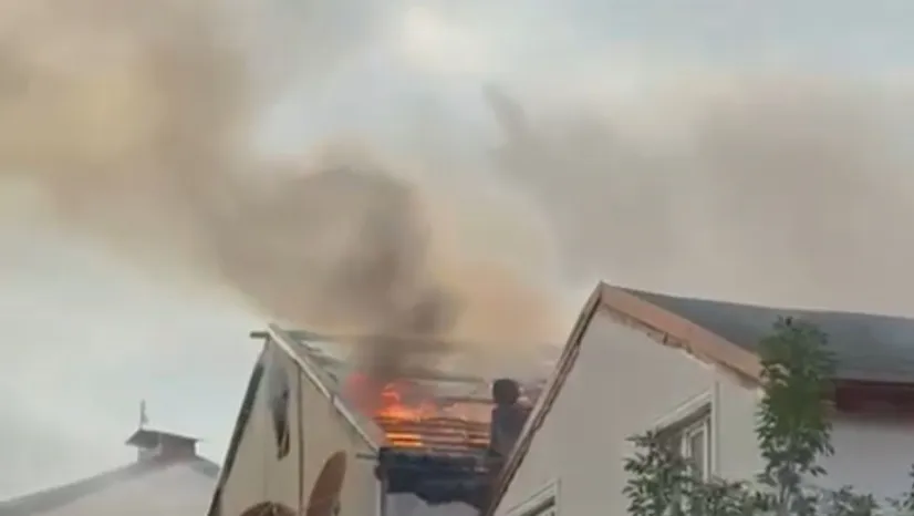 Kocaeli'de çatı yangını korkuttu