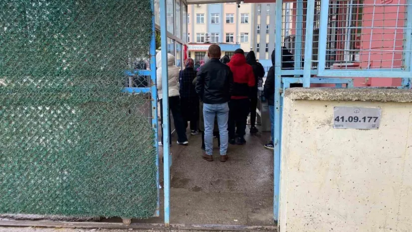 Kocaeli'deki okulda silahlı rehine paniği!