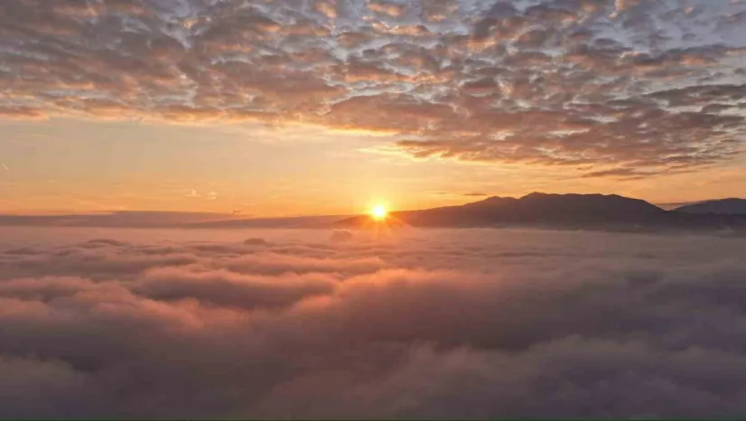 Kocaeli'de sis bulutları arasında kartpostallık görüntüler