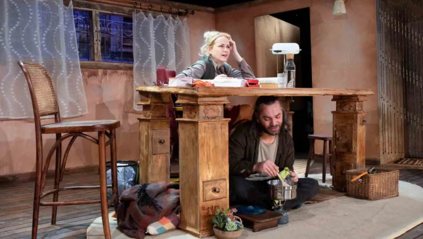 Masanın Altında oyunuyla Başiskele'de sahne aldılar