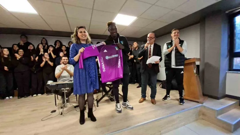 Kocaelispor'dan öğretmenler günü sürprizi