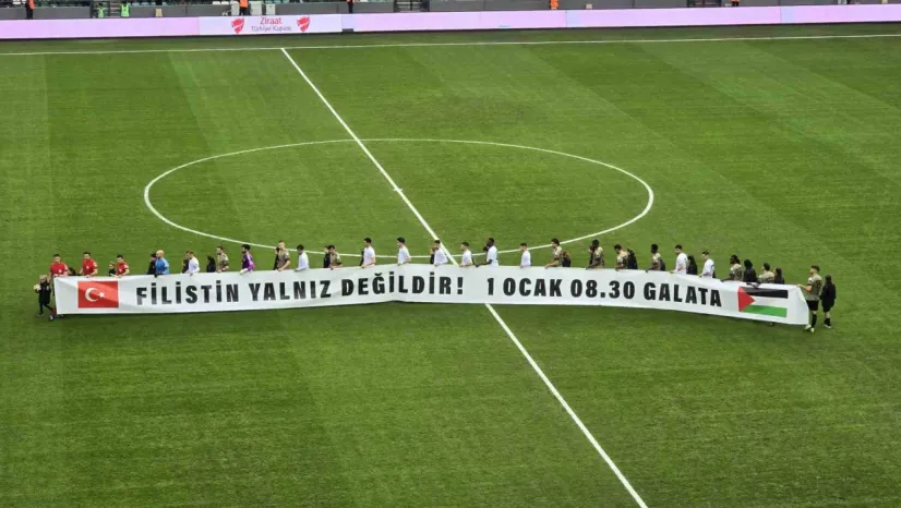 Kocaeli'de takımlar sahaya Filistin pankartıyla çıktı