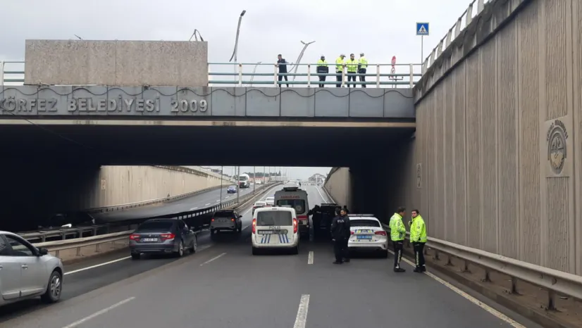 Köprüden aşağıya atladı