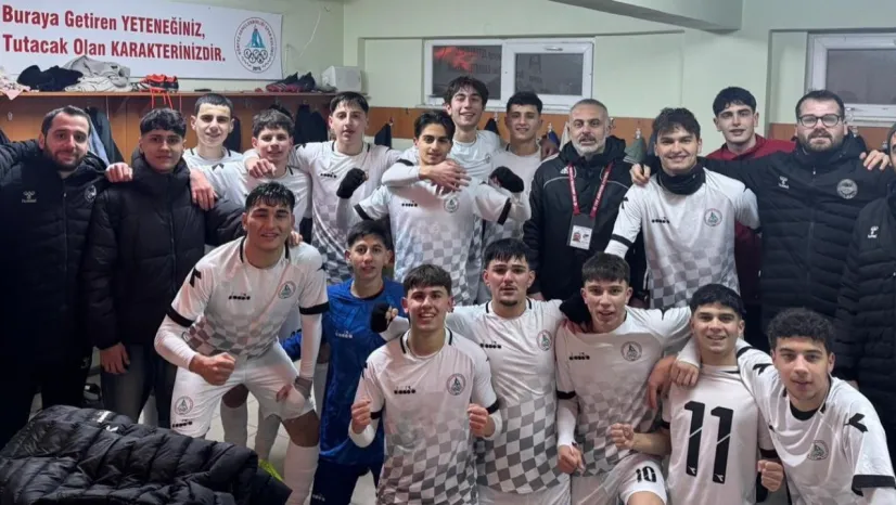Körfez Gençlerbirliği, U-18 Ligi'nde liderliğe yükseldi