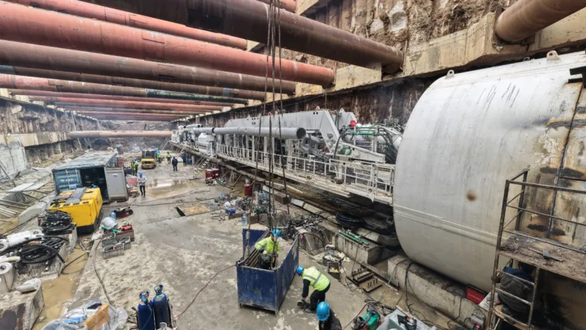 Köstebekler aynı anda tünel açmaya devam ediyor