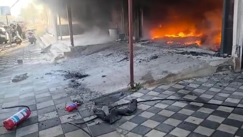 Oto tamir dükkanı ve 2 araç çıkan yangında küle döndü