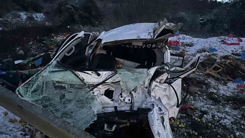 Kamyonet takla attı: Baba ve oğlu yaralandı