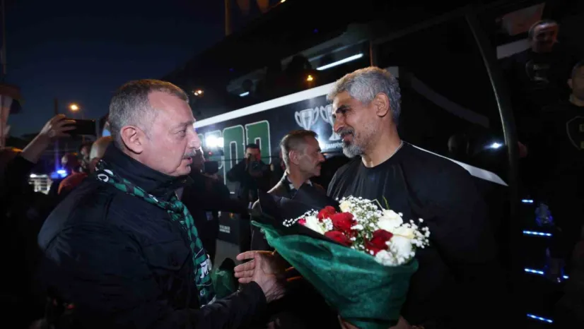 Şampiyon Kocaelispor'u protokol ve taraftar karşıladı