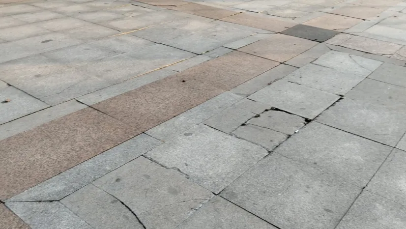 Seka Park zemini çatladı