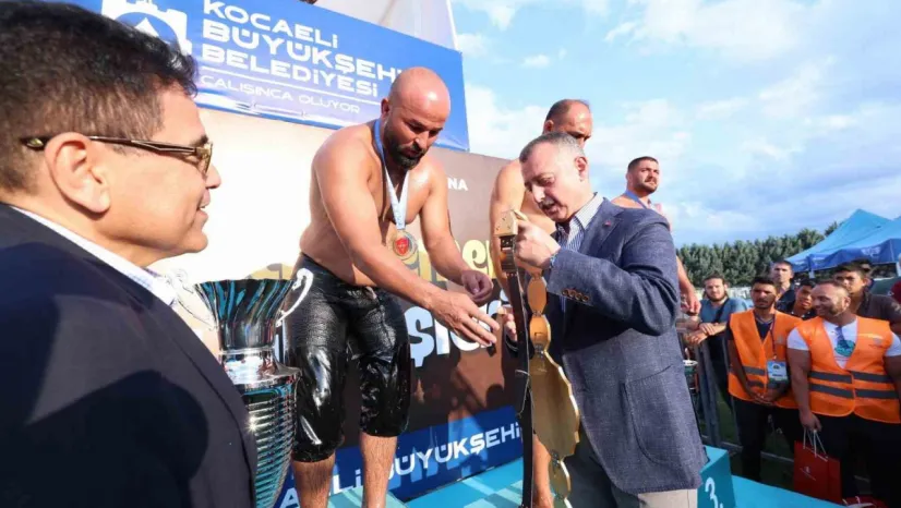 Sekapark Güreşleri'nin başpehlivanı Orhan Okulu oldu