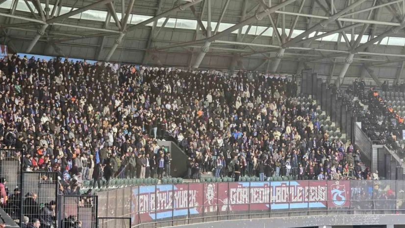 Trabzonspor taraftarı, Kocaeli'de takımını yalnız bırakmadı