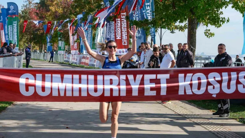 16 ülkeden sporcu Kocaeli'de Cumhuriyet için koştu