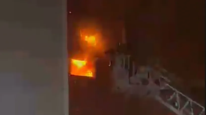4 katlı mobilya deposunda yangın