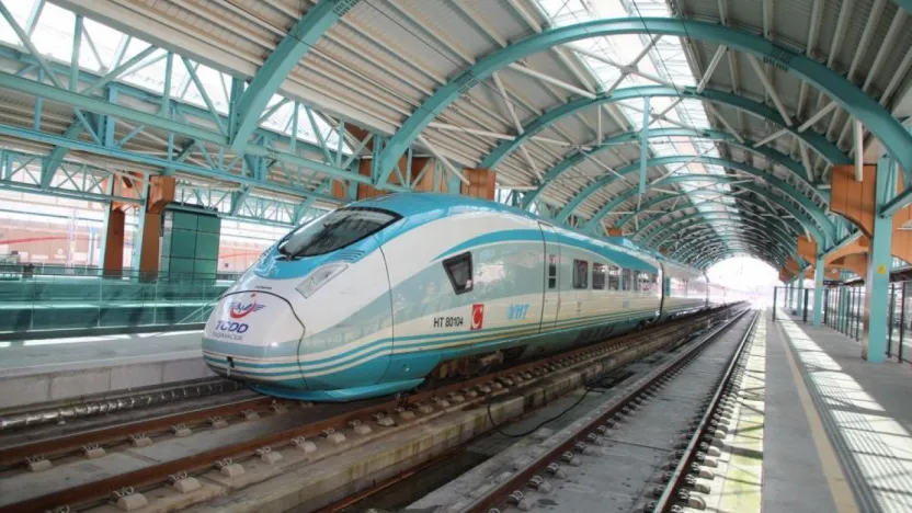 5 vagona düşürülen tren bile boş gidiyor