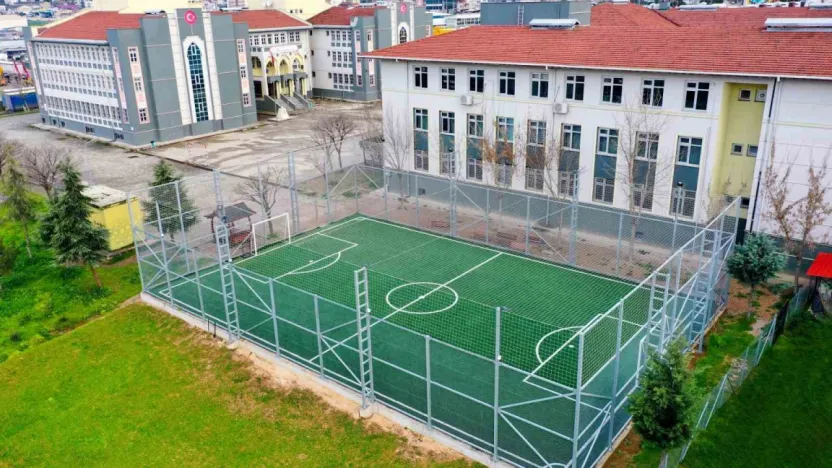 6 ilçedeki kırsala 12 futbol sahası