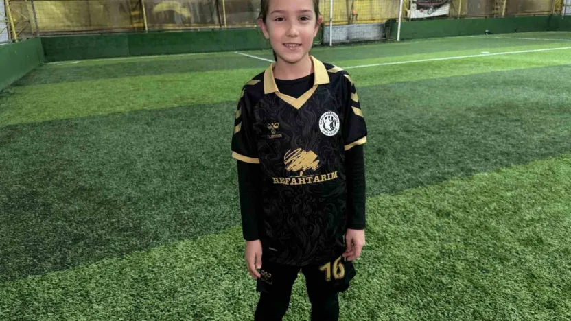 9 yaşındaki Defne'nin golleri beğeni topladı