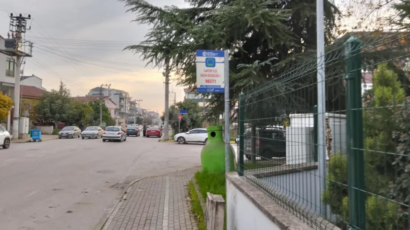 Bu caddede araçlar zorluk yaşıyor