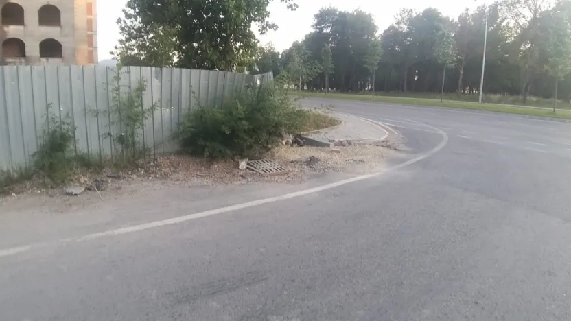 Bu yol araç trafiği için tehlike yaratıyor
