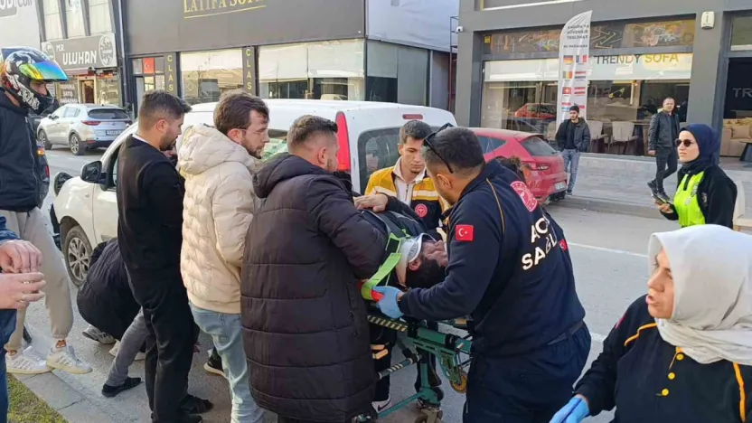 Hafif ticari araç cipe çarptı: 1 yaralı