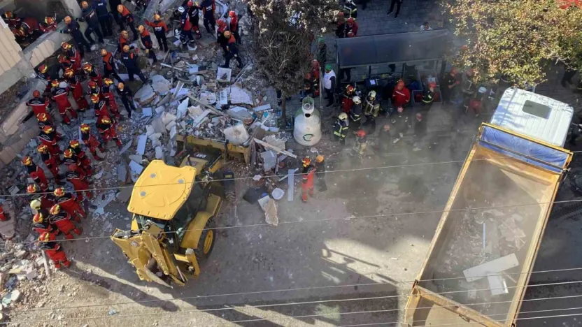 Çöken binadaki eczacı: Belki enkaz altında biz de kalmış olacaktık